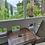 Palmyra Nydri (Lefkada)
